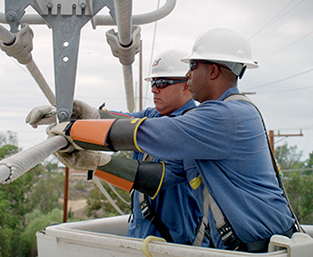 SDGE workers using bucket truck